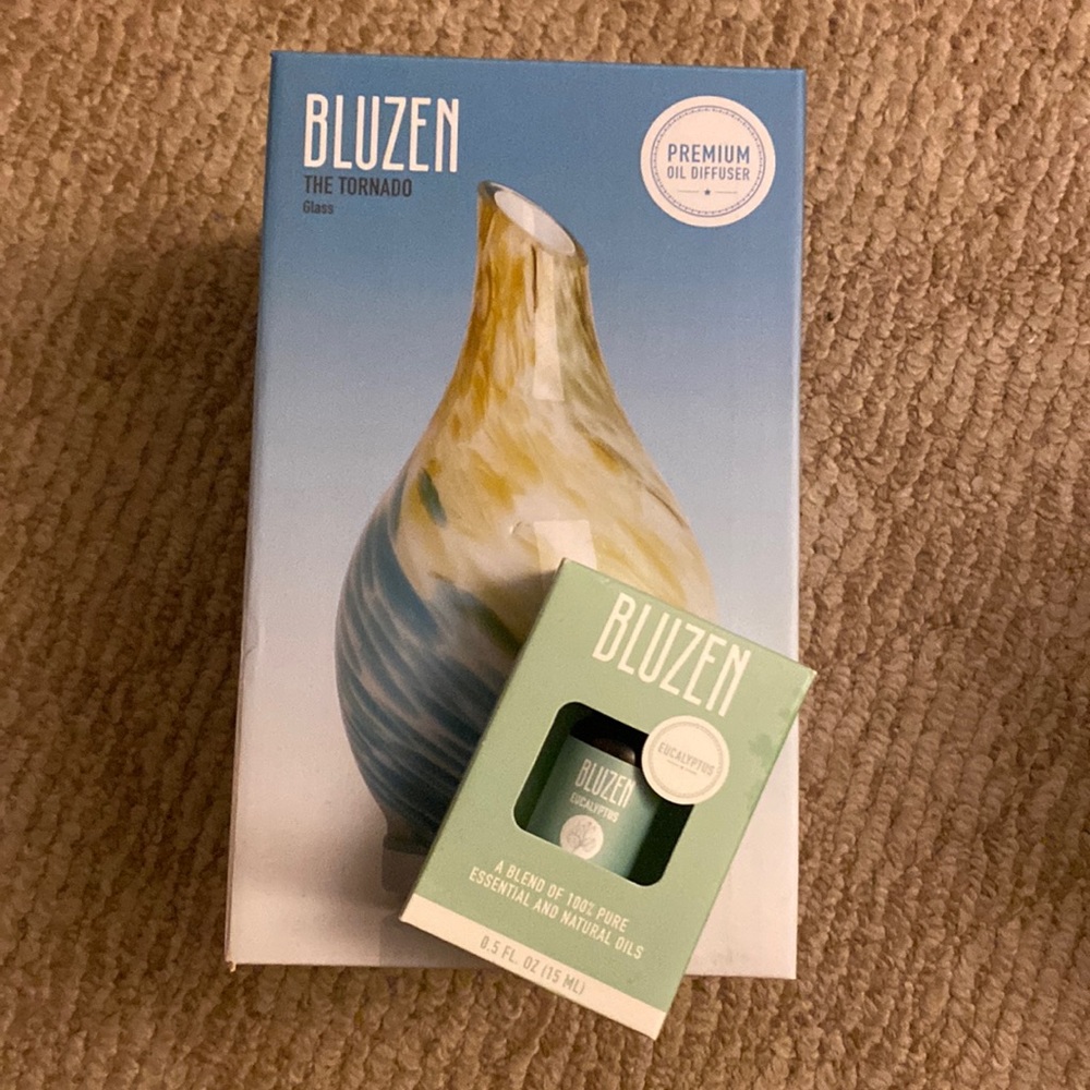 Bluzen Glass Essential Oil Diffuser, blue and green swirl w/FREE eucalyptus oil